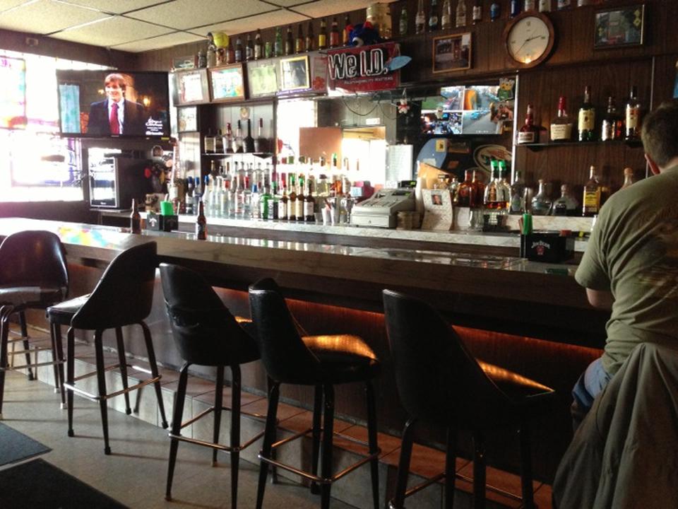 Clyde's Bar in Avondale | BarsChicago.com