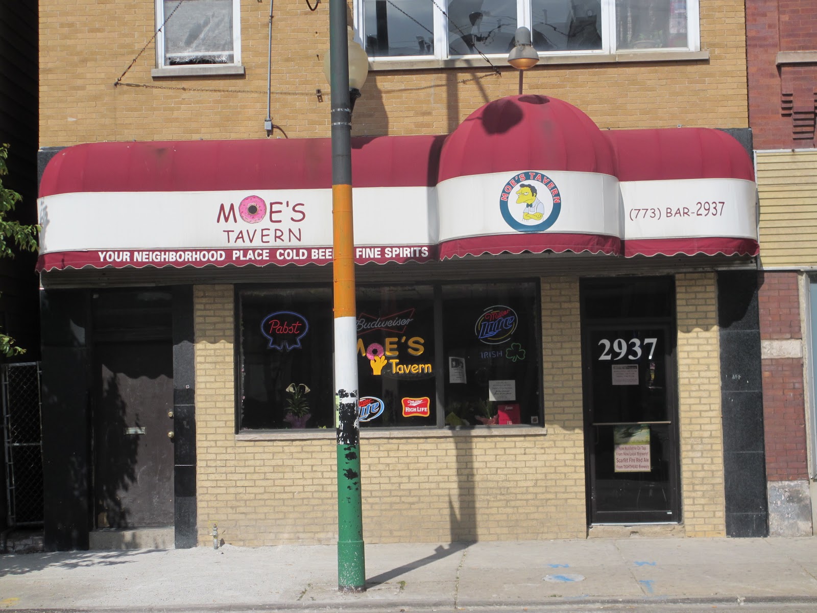 Moe's Tavern in Avondale | BarsChicago.com