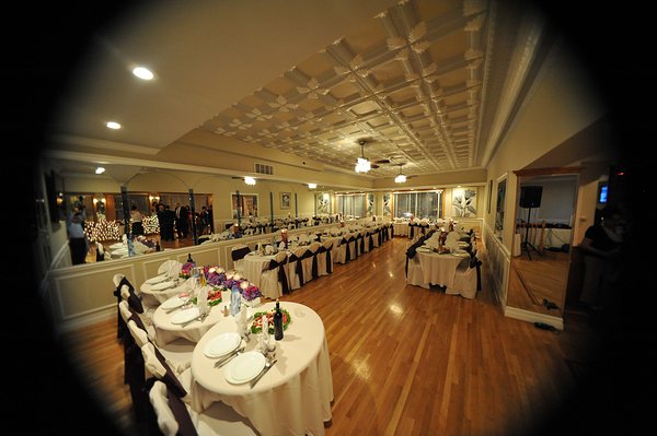 Nelly's Saloon in Avondale | BarsChicago.com