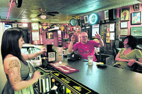 Bernice's Tavern in Bridgeport | BarsChicago.com