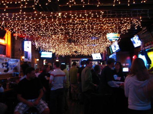 Lottie's Pub in Bucktown | BarsChicago.com