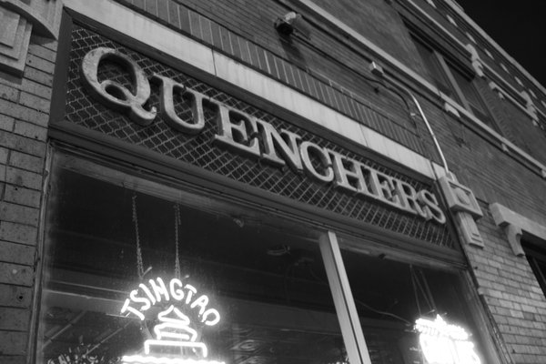 Quencher's Saloon in Bucktown | BarsChicago.com