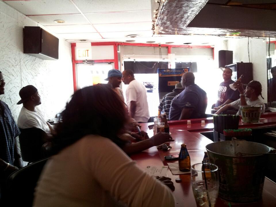Dew Drop Inn Lounge in Chatham | BarsChicago.com