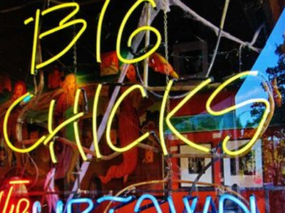 Big Chicks in Uptown | BarsChicago.com