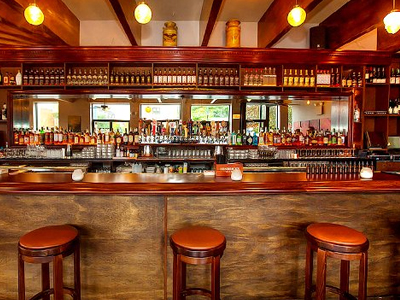 Hunter and Tails in Humboldt Park | BarsChicago.com