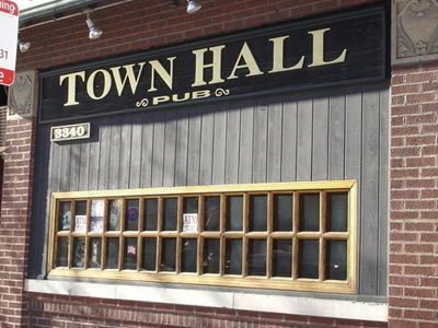 Town Hall Pub in Lakeview | BarsChicago.com