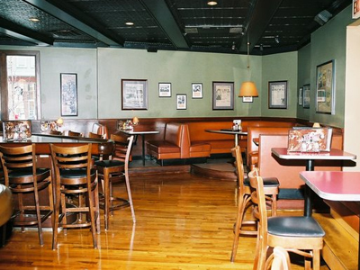 Daily Pub and Grill in Lincoln Square | BarsChicago.com