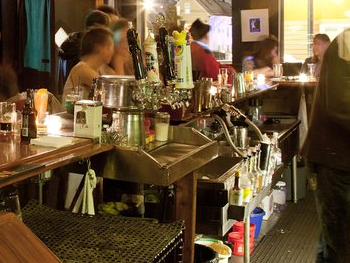 Weegee's Lounge in Logan Square | BarsChicago.com