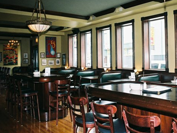 Riverview Tavern in Roscoe Village | BarsChicago.com