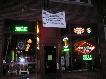 Village Tap in Roscoe Village | BarsChicago.com
